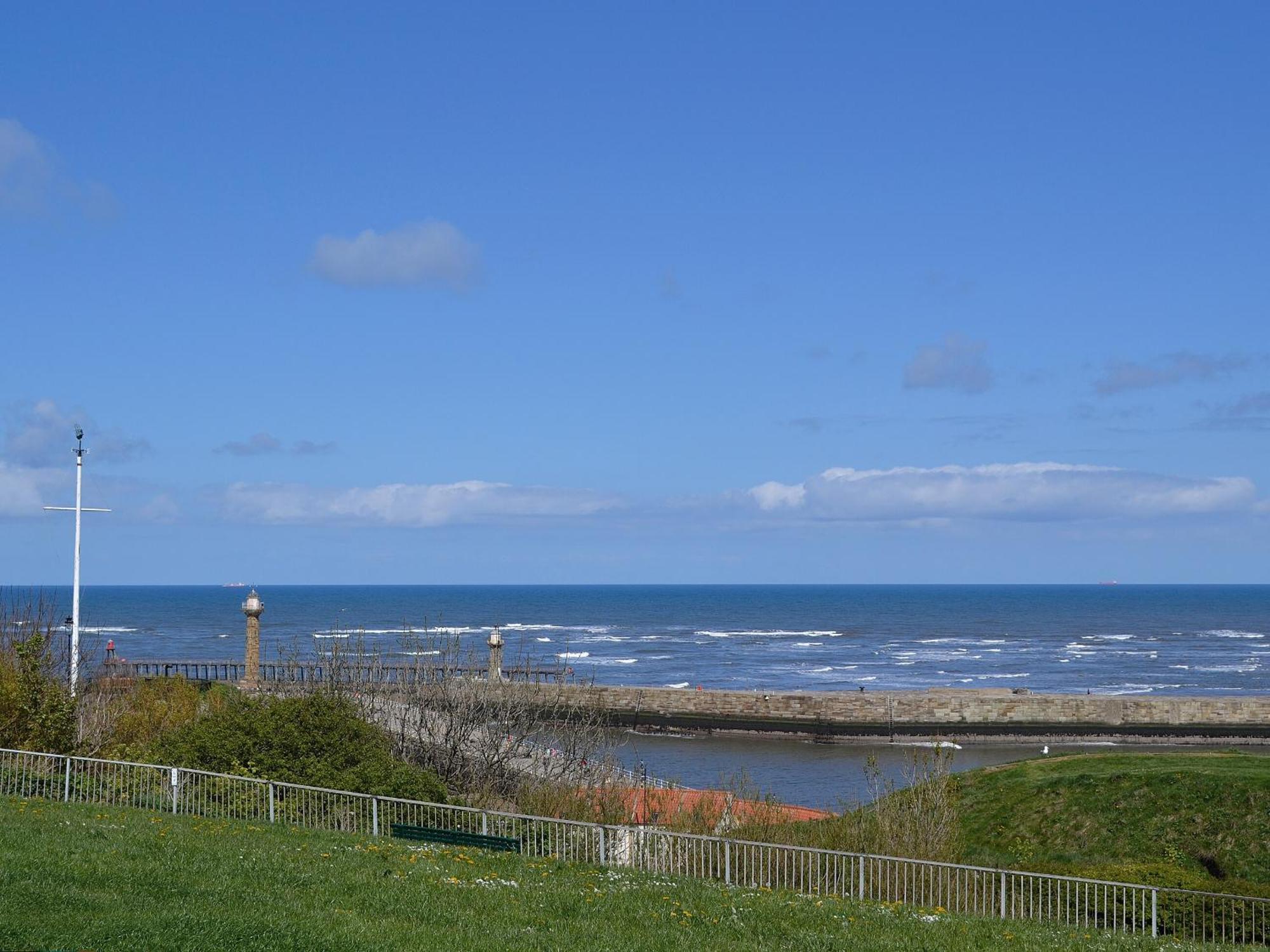 Sea Glimpse Villa Whitby Exterior photo